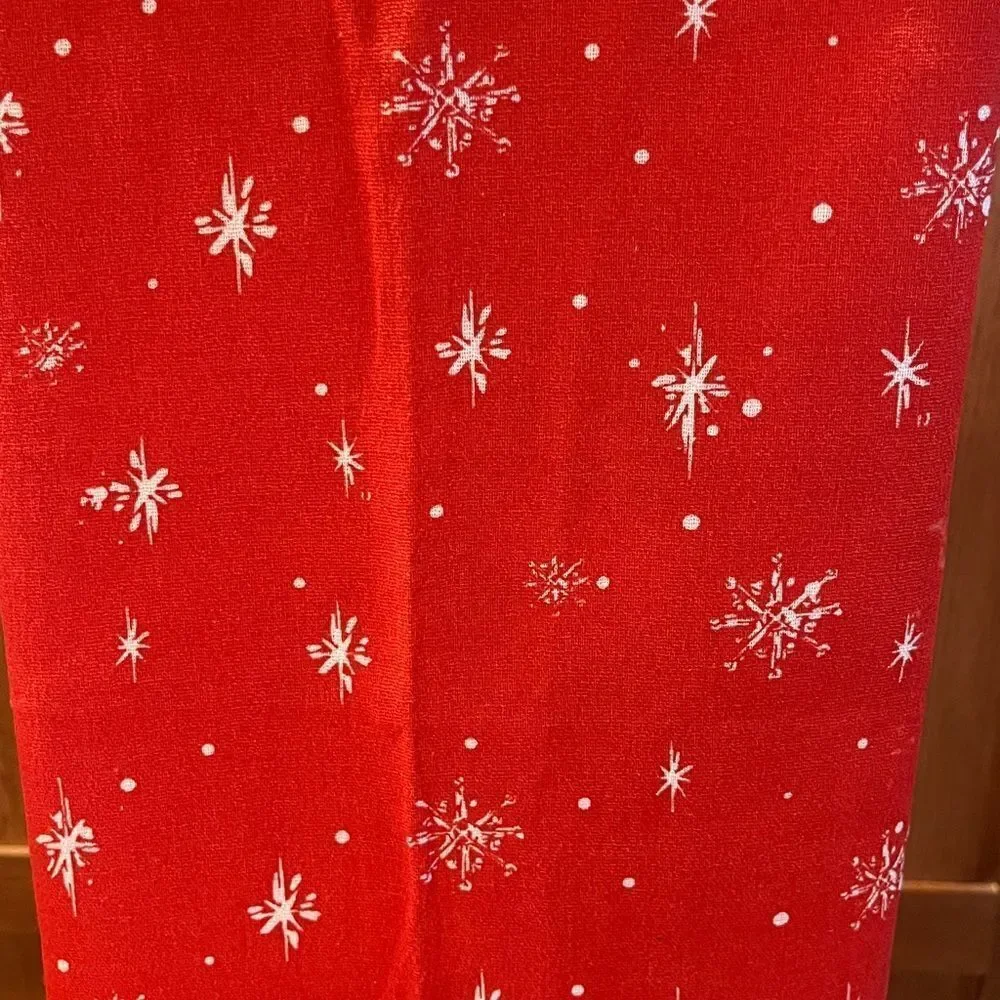 Sur La Table Red & White Kitchen Towels Embroidered Snowman & Snowflakes NWOT